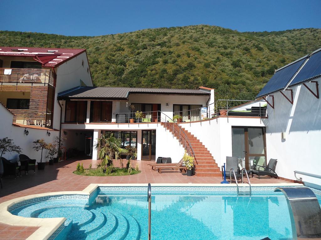 Pensiunea La Dolce Vita Baile Herculane Luaran gambar